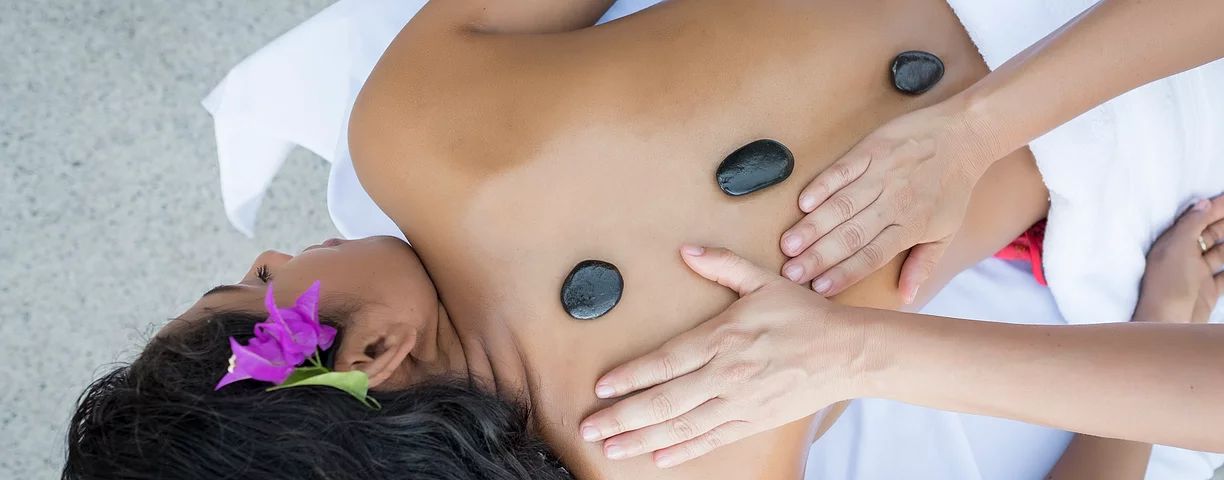 https://heavenonearthhawaii.com/wp-content/uploads/2019/12/massage-hero.jpg